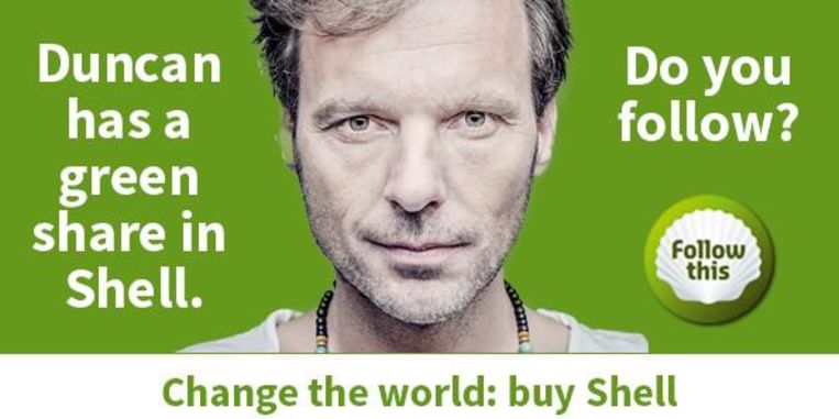 Poster ter promotie van Follow this, een groep kritische aandeelhouders van Shell, met Duncan Stutterheim. Beeld  