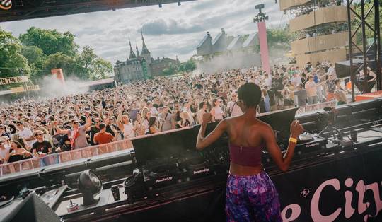 Waarom verkoopt Paradise City vlot uit en andere festivals niet?