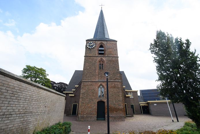 De toren van de Dorpskerk in Wierden zou niet meer helemaal veilig zijn.