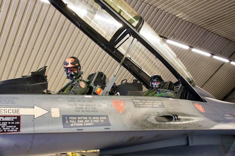 Prinses Amalia maakt kennis met de Koninklijke Luchtmacht en vliegt mee met een trainingsvlucht van een F-16. Beeld Koninklijk huis/Defensie 