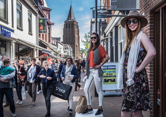 In steeds meer gemeenten, zoals hier in Boxmeer, is winkelen op zondag normaal.