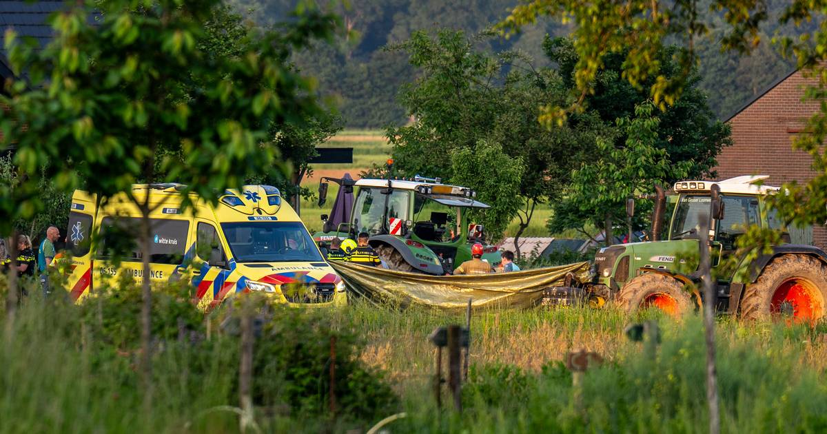Ernstig ongeval met trekker in Stokkum: traumahelikopter opgeroepen.