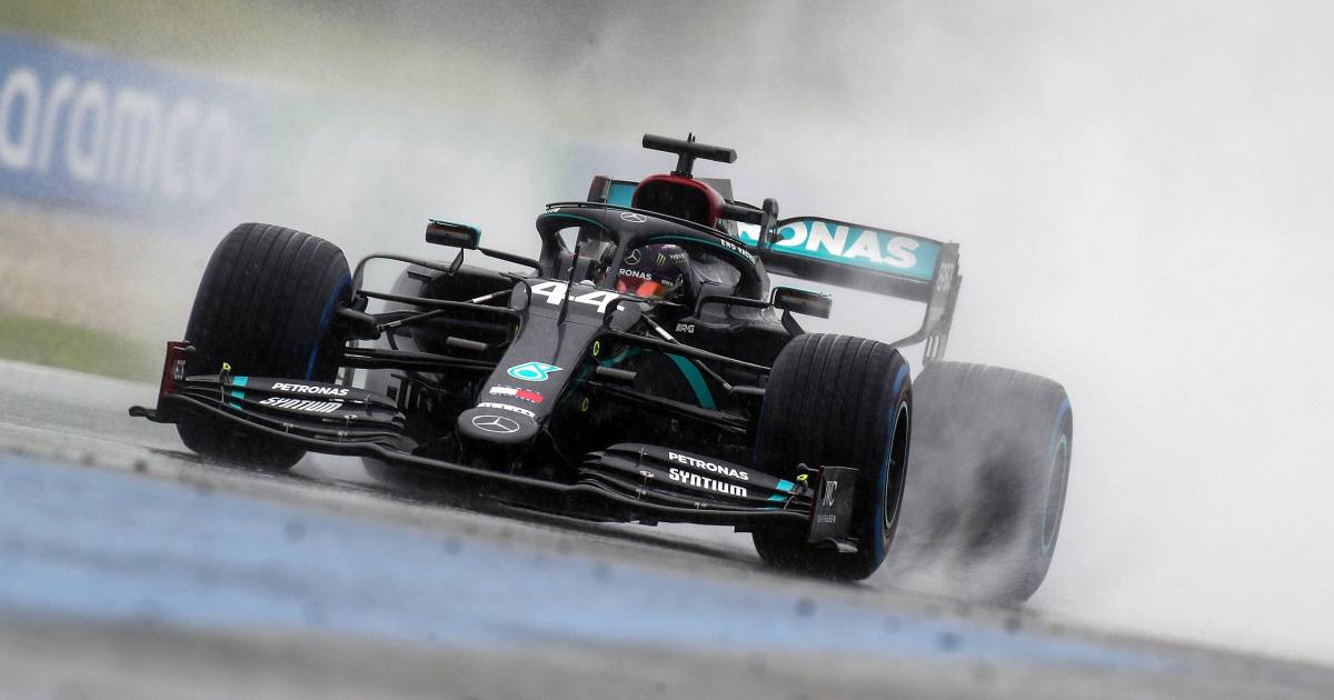 Lewis Hamilton Grijpt De Pole In Kletsnatte Kwalificaties In Oostenrijk Ferrari S Stellen Weer Teleur En Moeten Dan Nog Achteruit Formule 1 Hln Be