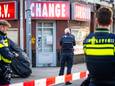 De voordeur van het pand van Suri-Change raakte beschadigd.