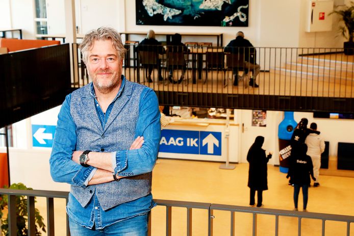 Frank Corneth,  directeur van het Globe College in Kanaleneiland.