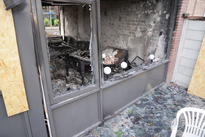 Enorme ravage in woning aan Moreelselaan in Eindhoven na aanslag.