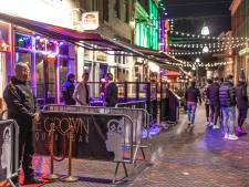 Politie en horeca trainen op beteugelen van lastige klanten in Zwolle: ‘We moeten elkaar ondersteunen’
