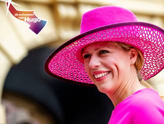 Carola Schouten lijkt in pastel een kleuterjuf, terwijl fuchsia juist haar krachtige kant onderstreept