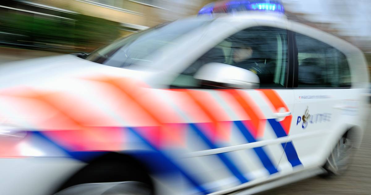 Twee fatale aanrijdingen met vrachtwagens in Amsterdam: meisje en verkeersregelaar komen om.