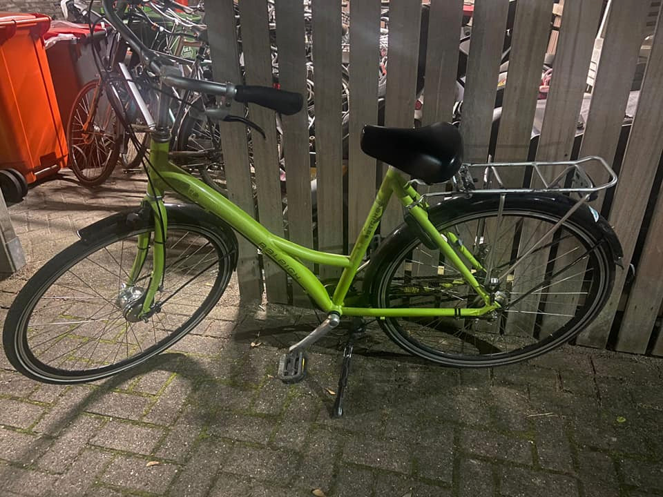Een van de fietsen die de agenten in beslag hebben genomen in 's-Gravenpolder.