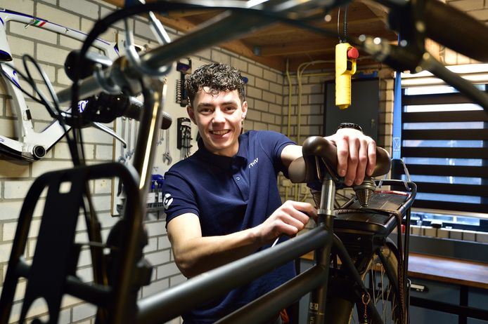 Fietsenmaker Kick van Zuijlen (20 jaar).