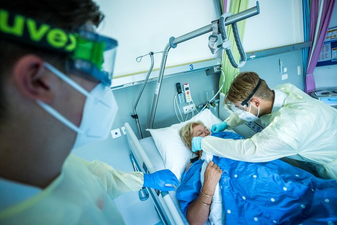 Lege bedden op de verpleegafdeling van het Maastricht UMC zijn er eigenlijk nooit, zeker niet nu het aantal coronapatiënten weer snel oploopt.