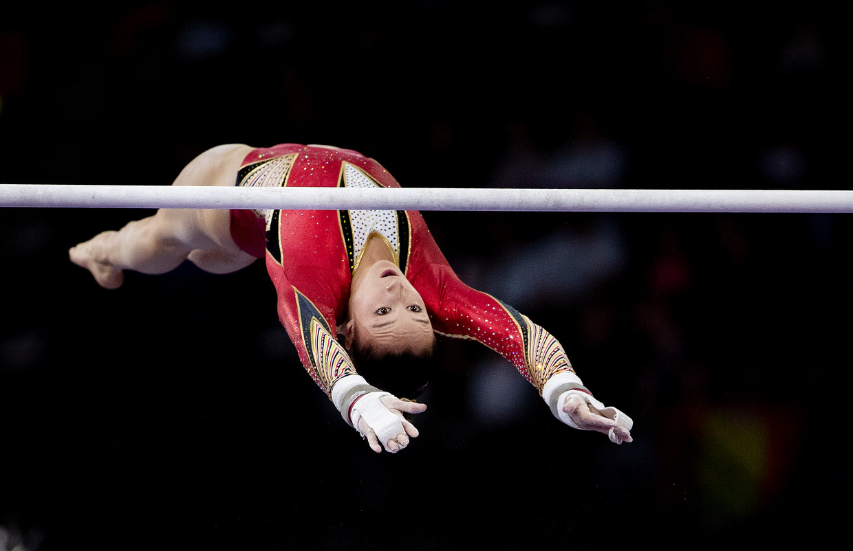 Nina Derwael zelfs voor turnfenomeen Biles een brug ver |