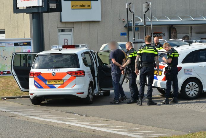 verdachte van gewapende overval op tankstation in Breda direct aangehouden.