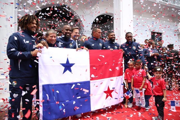 President Juan Carlos Varela met de spelers van Panama.