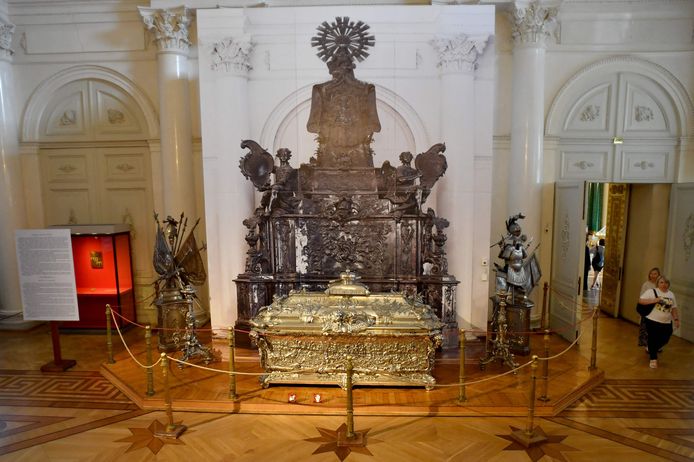 The tomb of Prince Alexander Nevsky, a true national hero who lived in the 13th century.