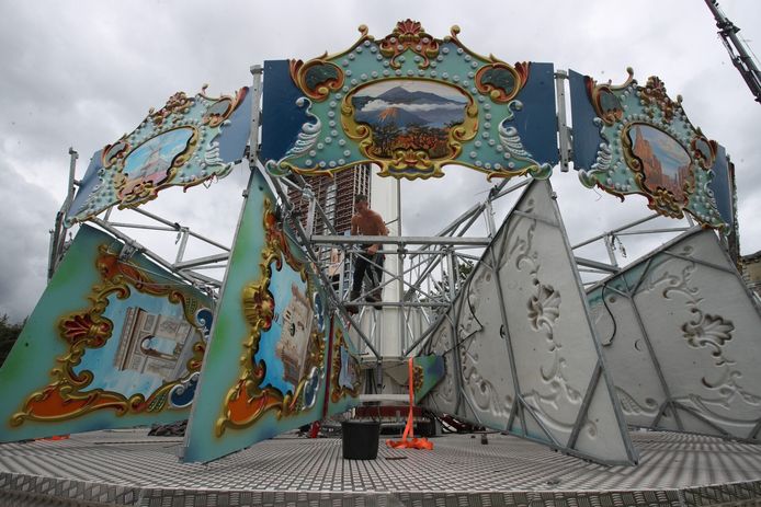 In Eindhoven is maandag de afbouw van Park Hilaria begonnen.