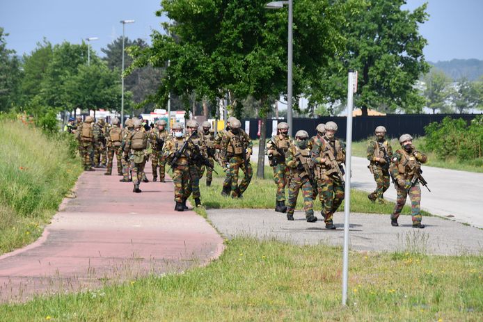 De wekenlange zoektocht naar de voortvluchtige militair Jürgen Conings in en rond het Park Hoge Kempen . Eind mei stond de kostprijs daarvan op meer dan 650.000 euro.