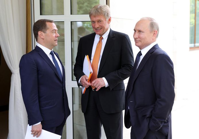 Voormalig Russisch premier Dmitri Medvedev, Kremlin-woordvoerder Dmitri Peskov en president Vladimir Poetin.