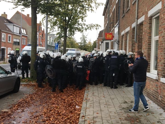 Rellen op de Gistelsesteenweg in Brugge na de wedstrijd Club-Antwerp op 22 oktober.