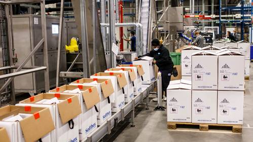 Pfizer slaat mea culpa: “Meer vaccins maken, dat is niet zomaar even aan de knop draaien” 
