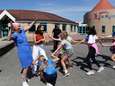 Nieuwe vriendjes maken én spelenderwijs bijspijkeren op de zomerschool: ‘Hier krijg ik goede uitleg’ 