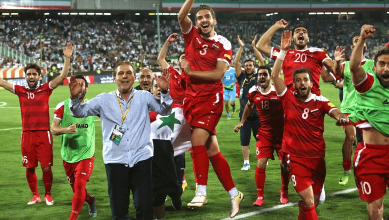 Dolle vreugde in Iran bij de Syrische spelers, na het bereiken van de play-offs. Beeld rv