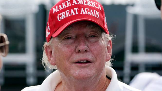 Donald Trump surpris sans maquillage lors d'un tournoi de golf controversé