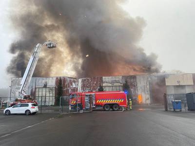 Uitslaande brand in loods van verhuurbedrijf Crossport aan het Kloosterbos