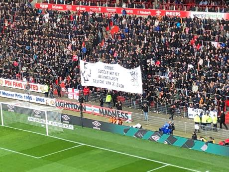 PSV-supporters steken ongeneeslijk zieke kickbokser Robbie Hageman hart onder de riem