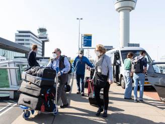 “Kom niet meer naar luchthaven”: Chaos op Schiphol op drukste dag in jaren na wilde staking KLM-personeel