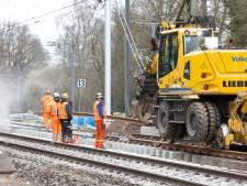 Cruciaal spooronderhoud op losse schroeven door verbod gevaarlijk kwartssteen tussen de rails