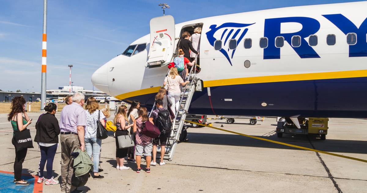Бортпроводники Ryanair угрожают летней забастовкой по всей Европе |  Новости