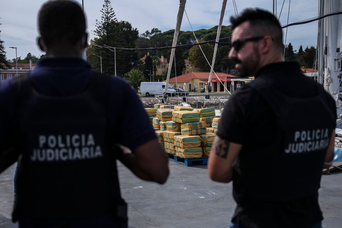 De Spaanse politie nam 725 kilogram hasj in beslag.