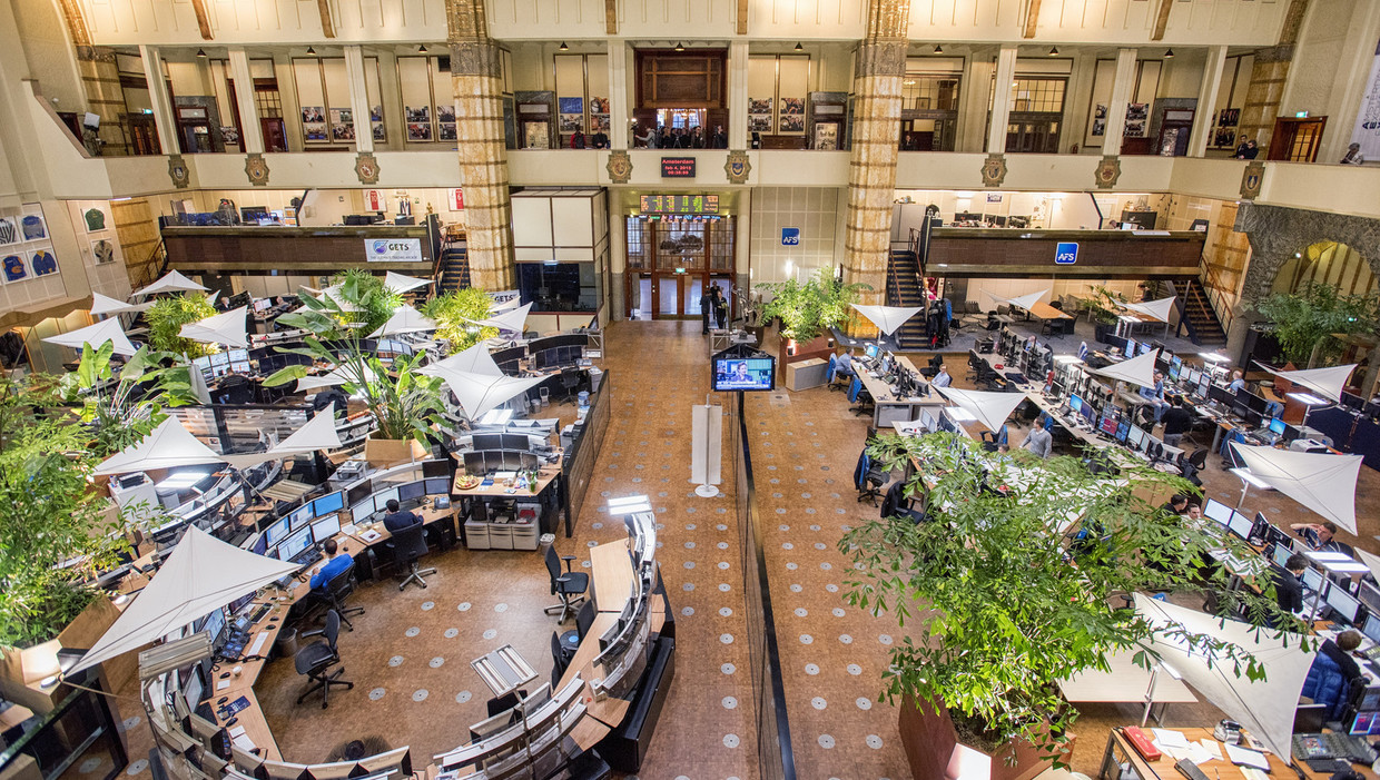 De beursvloer op de Euronext in Amsterdam aan het Damrak. Beeld Raymond Rutting   