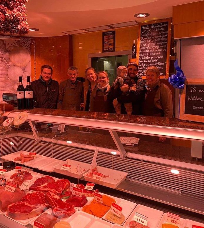 Afscheidsdrink met familie, trouwe klanten en familie.
