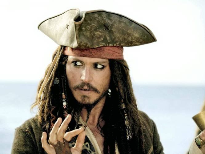 Journalisten getuigen over hun ervaring met Johnny Depp: “De whiskywalmen vlogen van hem af, maar hij is altijd sympathiek gebleven”