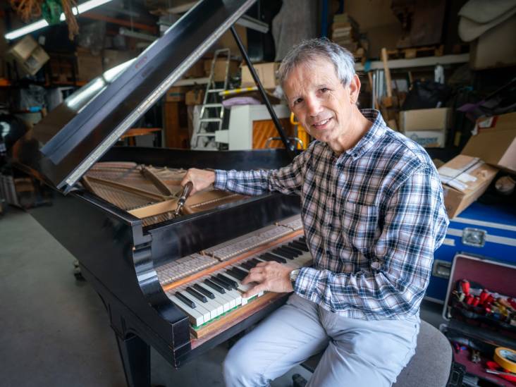 Frank Hollander uit Elst is pianoreparateur: ‘Het is een uitstervend ambacht’