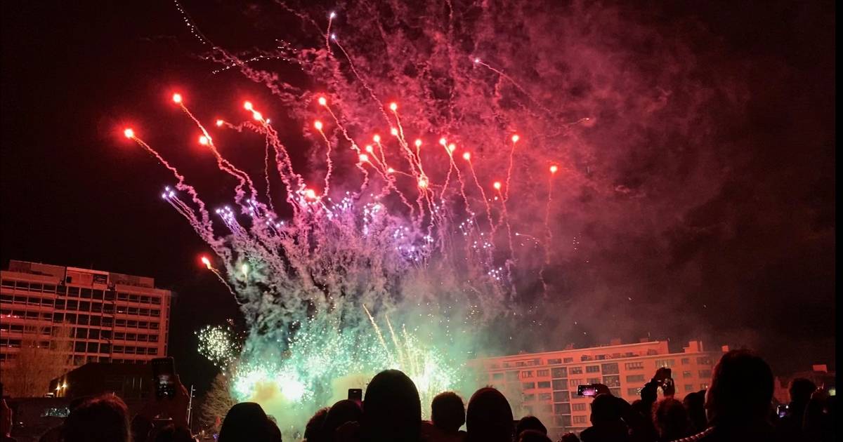 Lui vive.  Fuochi d'artificio cancellati in diverse città – La polizia di Bruxelles “monitora rigorosamente” il divieto di fuochi d'artificio per i privati ​​|  InstagramHLN