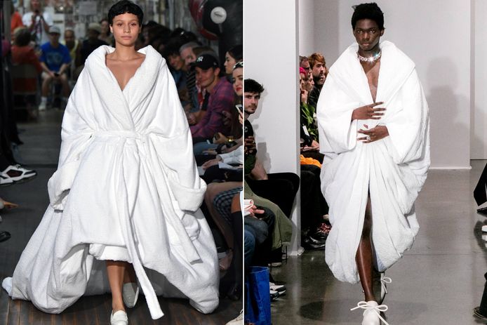Links: Badjas-achtig kleed van het merk Vaquera op de modeweken in New York in 2017. Rechts: modeshow Palomo Spain in 2023.