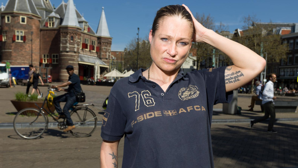 Jolene: tienermoeder, F-Side-lid én afgestudeerd in psychologie | Het Parool