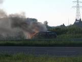 Auto vliegt in brand op A58