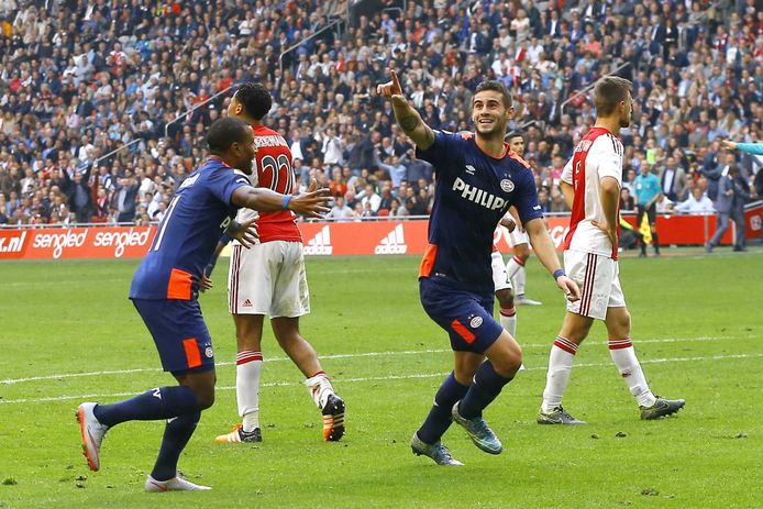 Gastón Pereiro bezorgde PSV op 4 oktober 2015 de laatste zege in Amsterdam.