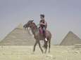 Vlaamse kunstenaar riskeerde celstraf in Egypte om kunstwerk bovenop piramide te droppen