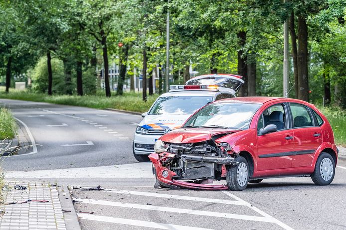 Het ongeval gebeurde nadat een automobiliste een passerende auto op de Heikantlaan over het hoofd zag.