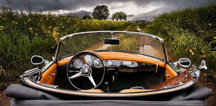 Oldtimers kijken bij Van der Valk