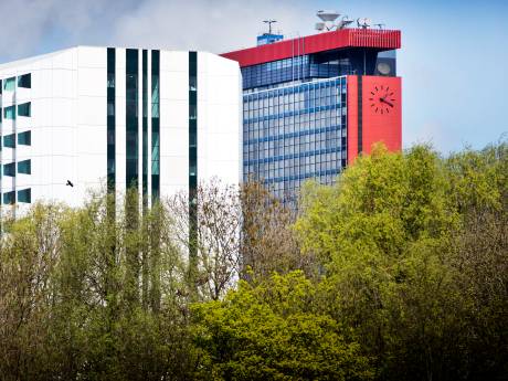 Iconische EWI-toren TU Delft is voorlopig gered: ‘Herontwikkeling is veel duurzamer dan sloop’