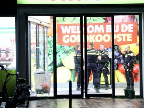 Almelose veelpleger B. achter de tralies na overvallen op HEMA en Nettorama