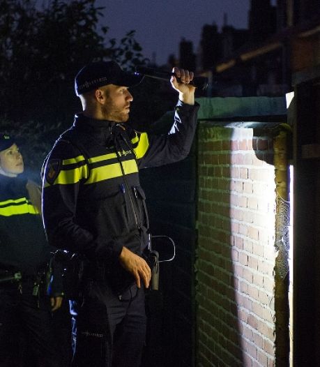 Bewoner betrapt inbreker in woning Tilburg, stapt in zijn auto en achtervolgt hem