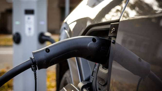 Veel particulieren stappen over op elektrisch rijden, kwart van de nieuwe auto’s elektrisch